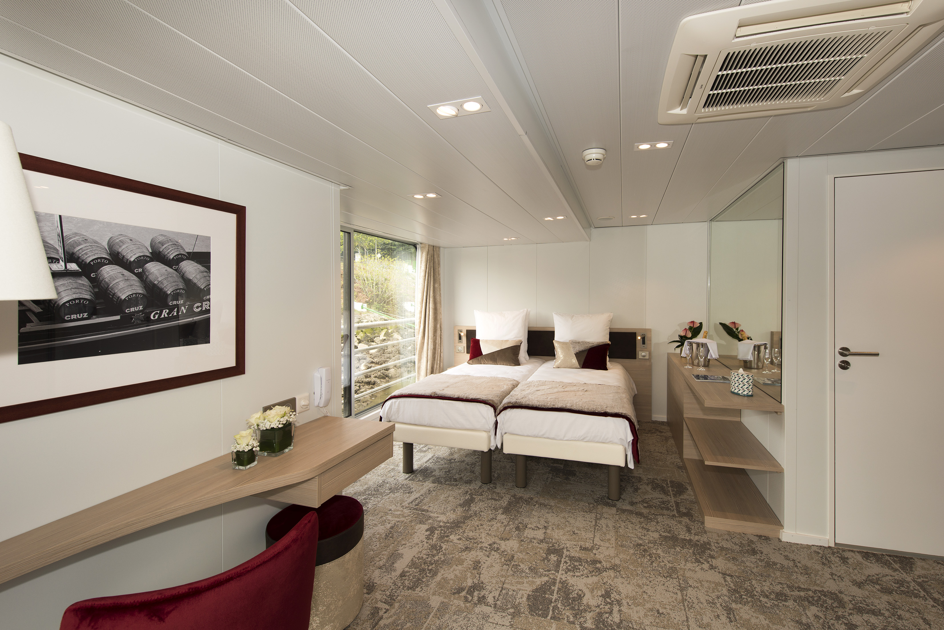 CroisiEurope MS Miguel Torga Suite 4.jpg
